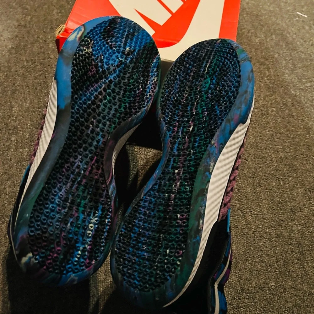 Nike Air Max Oketo in Anthracite and Wolf Grey. Basketball Shoe - Picture 7 of 7